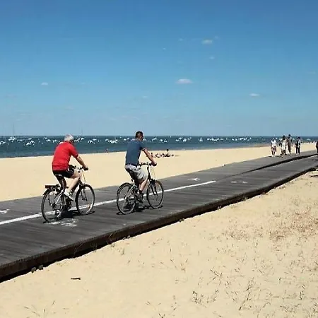 Centre Proche Gare Commerces Et Plage Spacieux T3 Avec Terrasse. 1 Appartamento