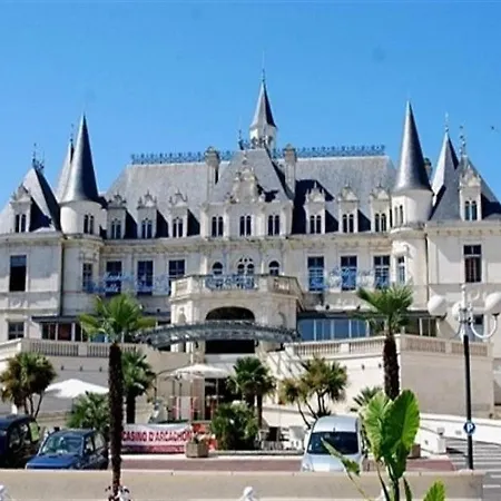 Centre Proche Gare Commerces Et Plage Spacieux T3 Avec Terrasse. 1 Arcachon