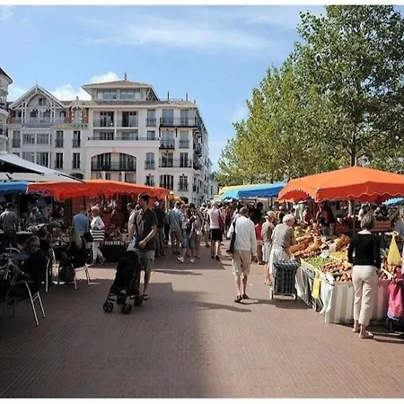 Centre Proche Gare Commerces Et Plage Spacieux T3 Avec Terrasse. 1 *