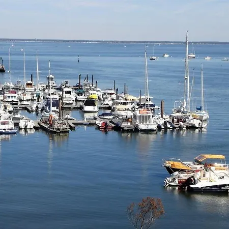 Centre Proche Gare Commerces Et Plage Spacieux T3 Avec Terrasse. 1 Appartamento Arcachon